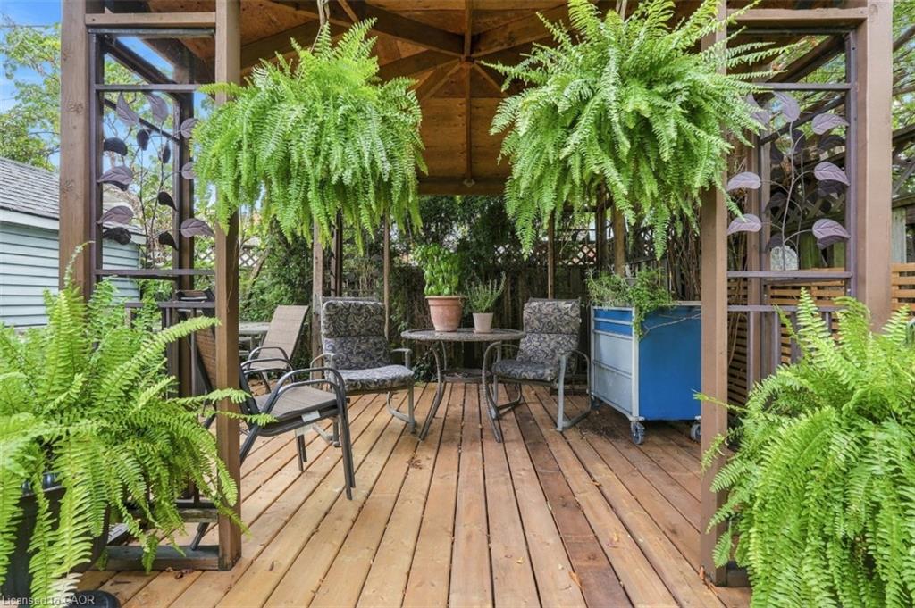 33 Tuxedo Avenue S Property Photo 16