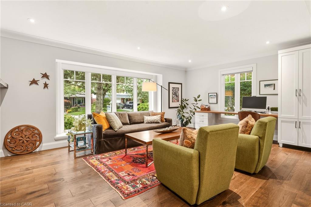 387 Valanna Crescent Property Photo 8
