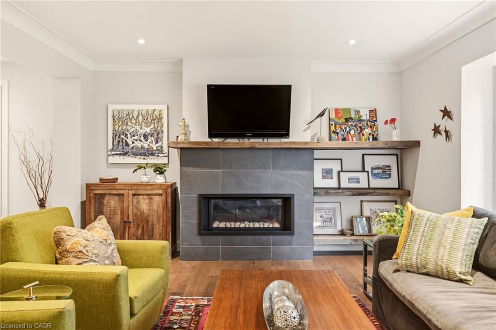 387 Valanna Crescent Property Photo 11