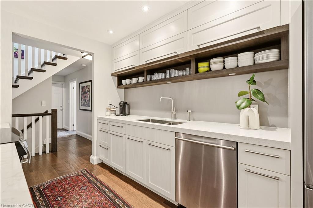 387 Valanna Crescent Property Photo 14