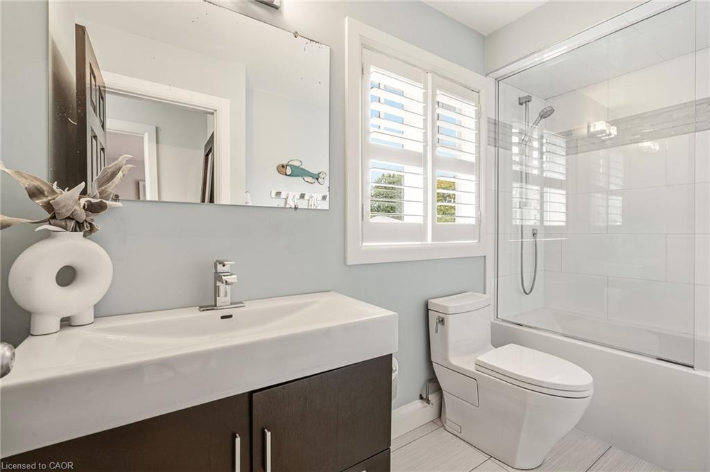387 Valanna Crescent Property Photo 21