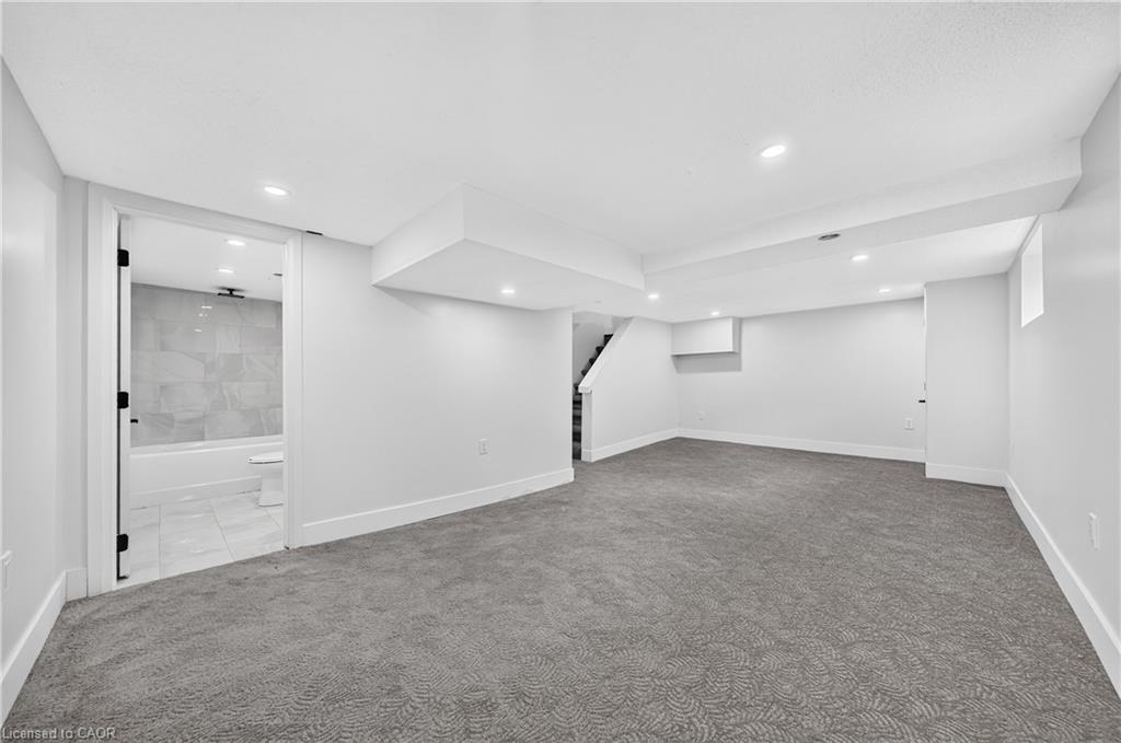 12 Admiral Road Property Photo 35