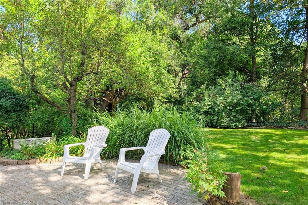 18 Forsyth Avenue N Property Photo 4