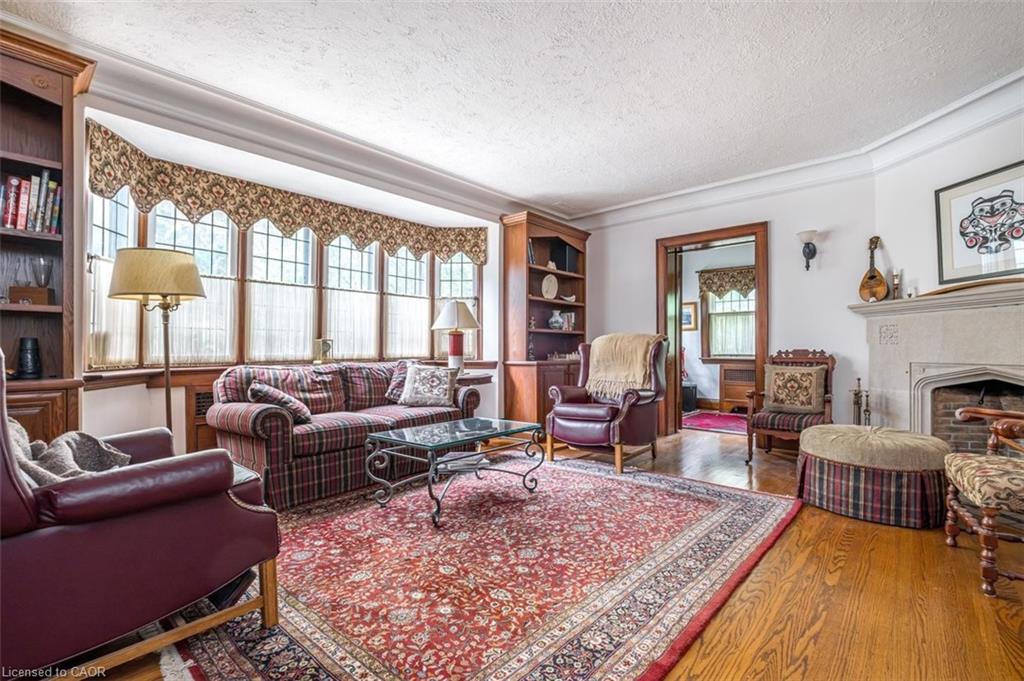 18 Forsyth Avenue N Property Photo 8