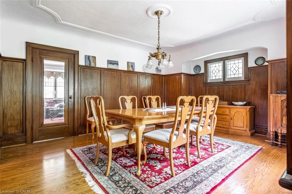18 Forsyth Avenue N Property Photo 13