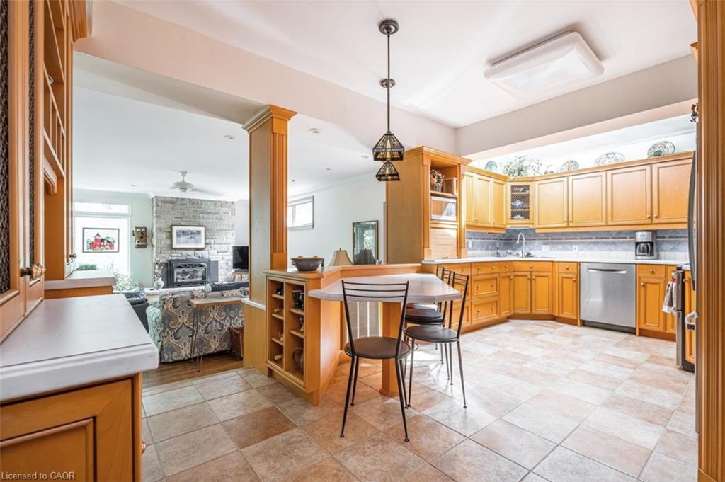 18 Forsyth Avenue N Property Photo 18
