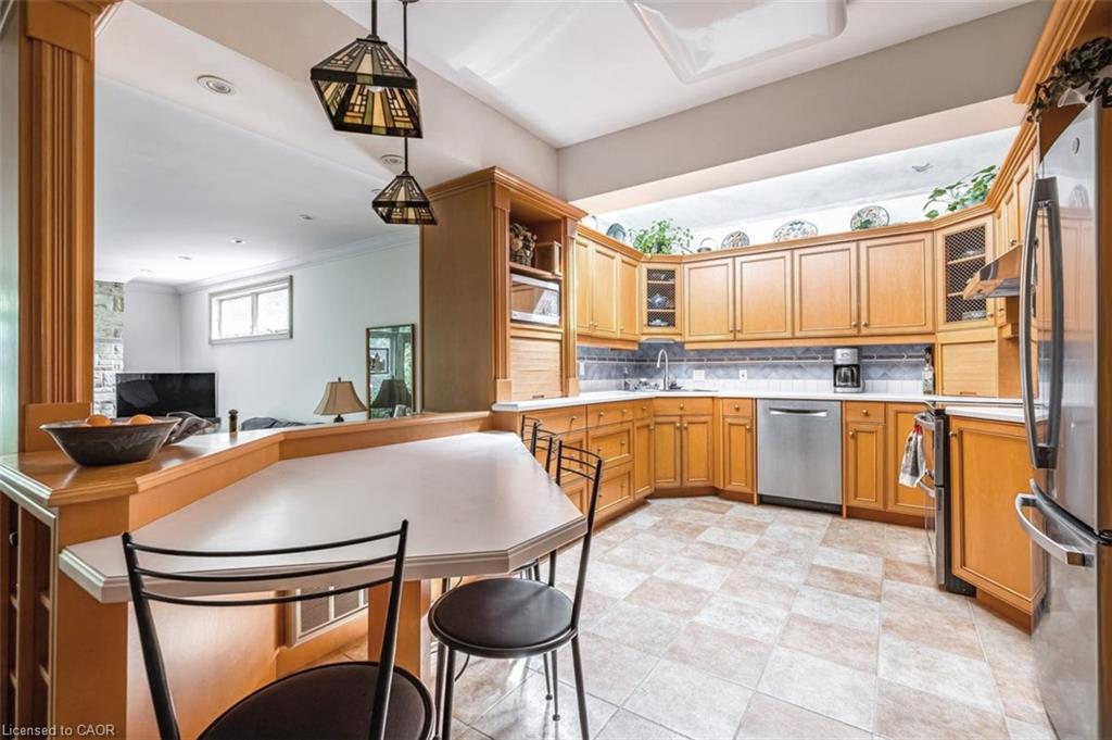 18 Forsyth Avenue N Property Photo 19