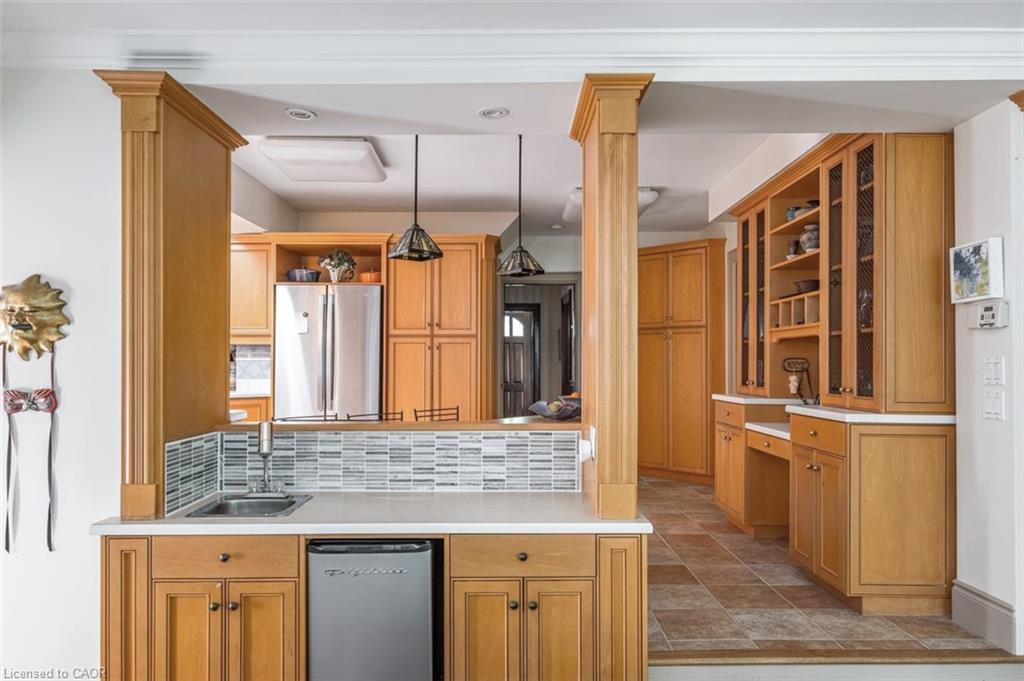 18 Forsyth Avenue N Property Photo 21