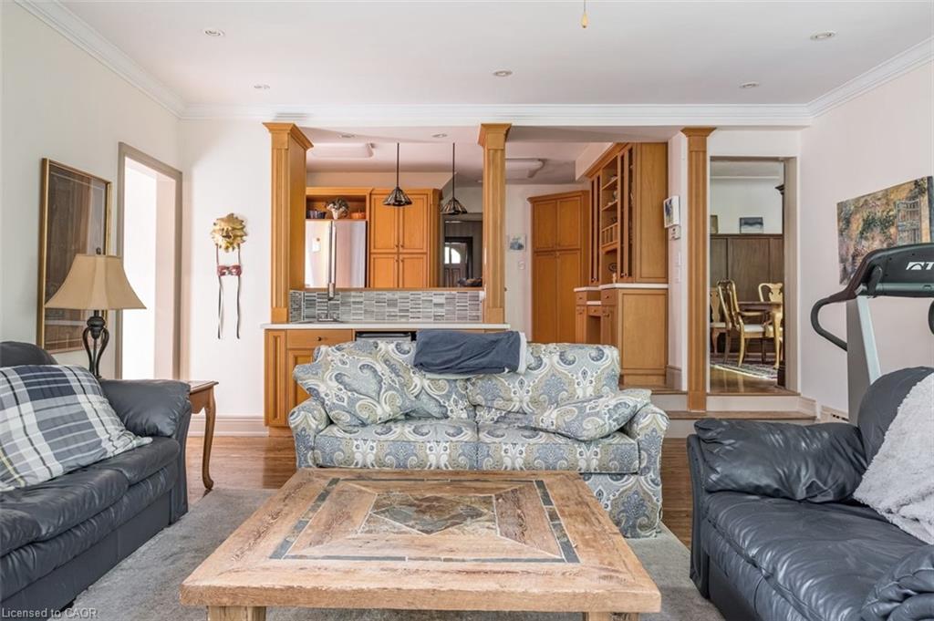 18 Forsyth Avenue N Property Photo 22