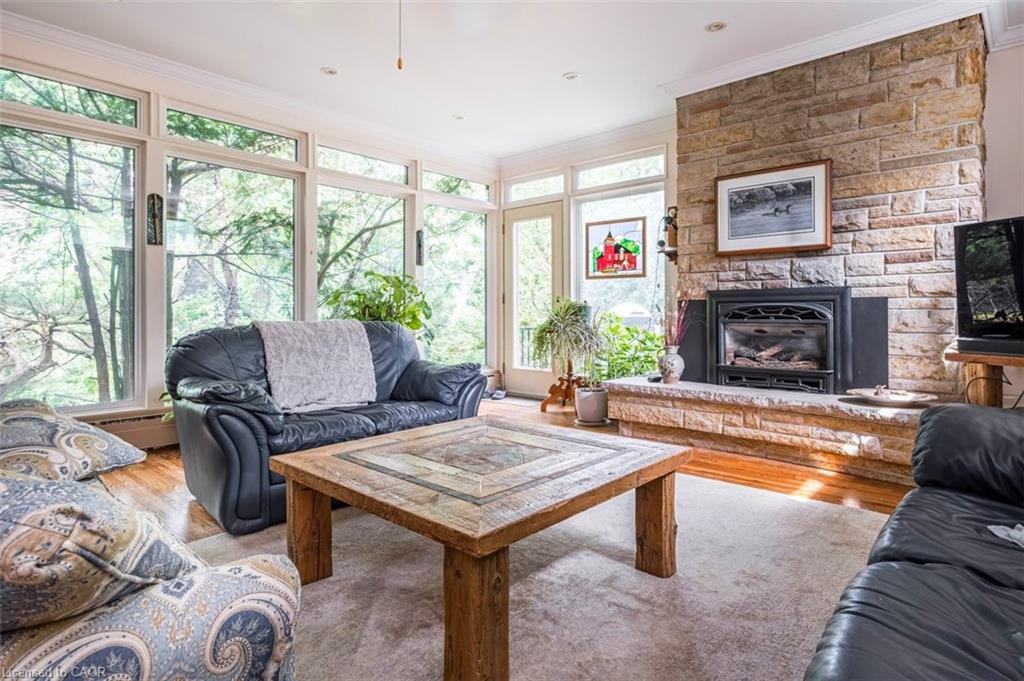 18 Forsyth Avenue N Property Photo 23