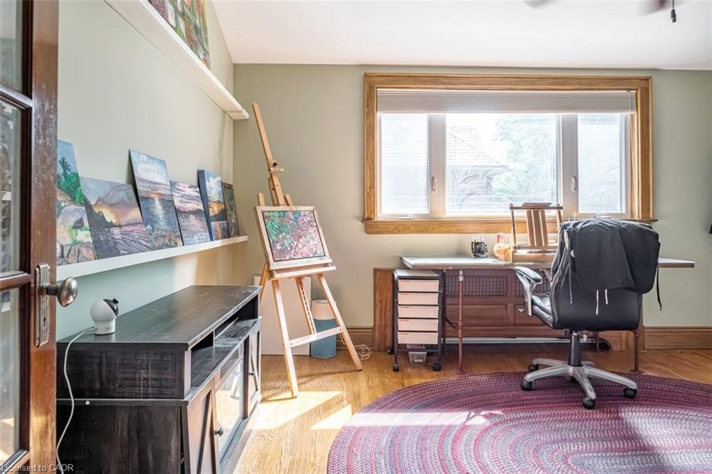 18 Forsyth Avenue N Property Photo 30