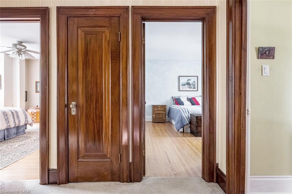 18 Forsyth Avenue N Property Photo 33