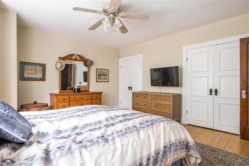 18 Forsyth Avenue N Property Photo 36