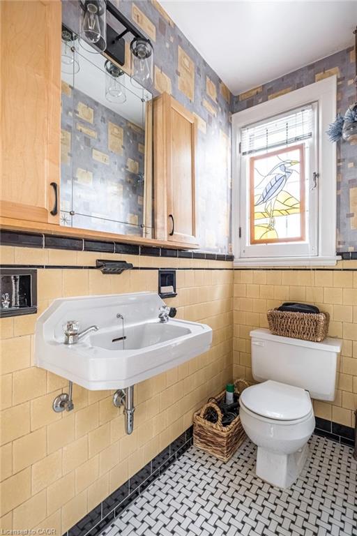 18 Forsyth Avenue N Property Photo 37