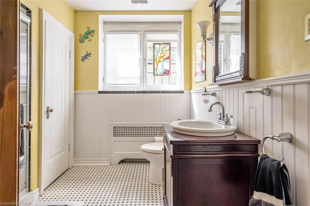 18 Forsyth Avenue N Property Photo 42
