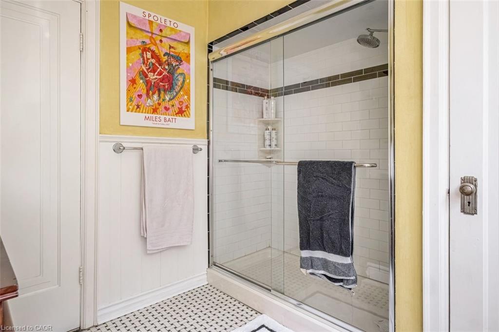 18 Forsyth Avenue N Property Photo 43