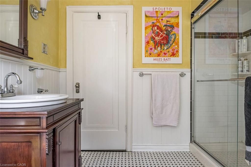 18 Forsyth Avenue N Property Photo 44
