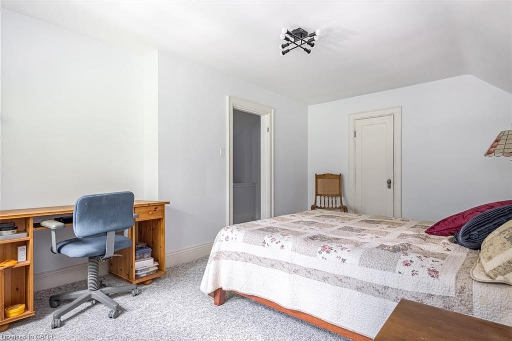 18 Forsyth Avenue N Property Photo 46