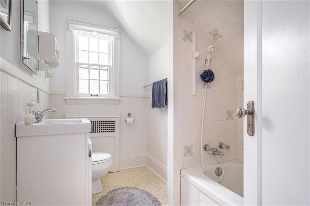 18 Forsyth Avenue N Property Photo 47