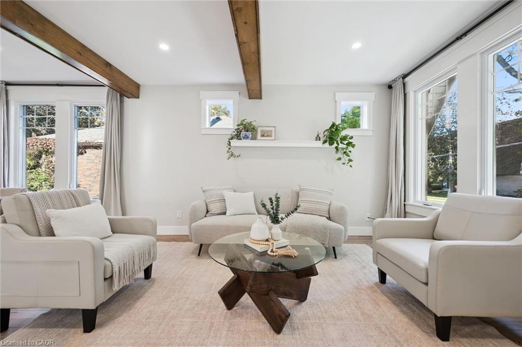 31 James Street W Property Photo 6