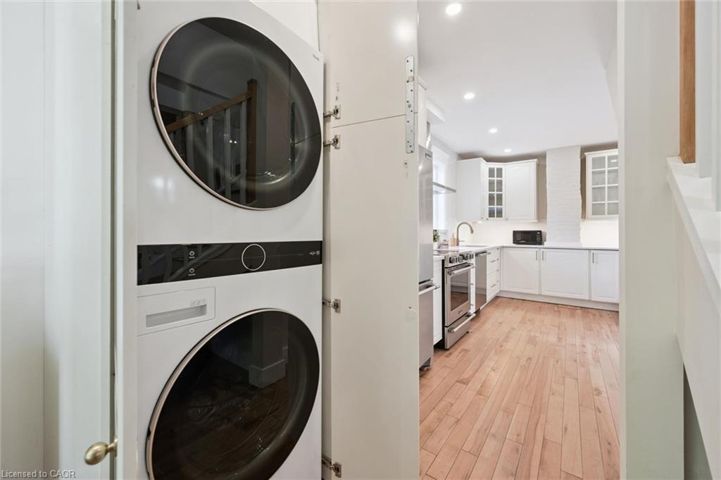 31 James Street W Property Photo 13