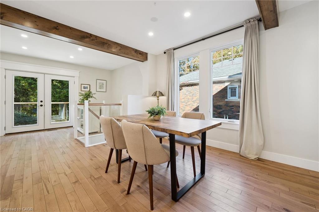 31 James Street W Property Photo 14