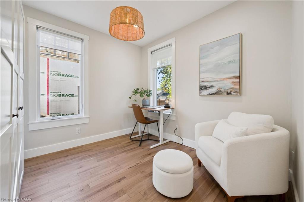 31 James Street W Property Photo 17