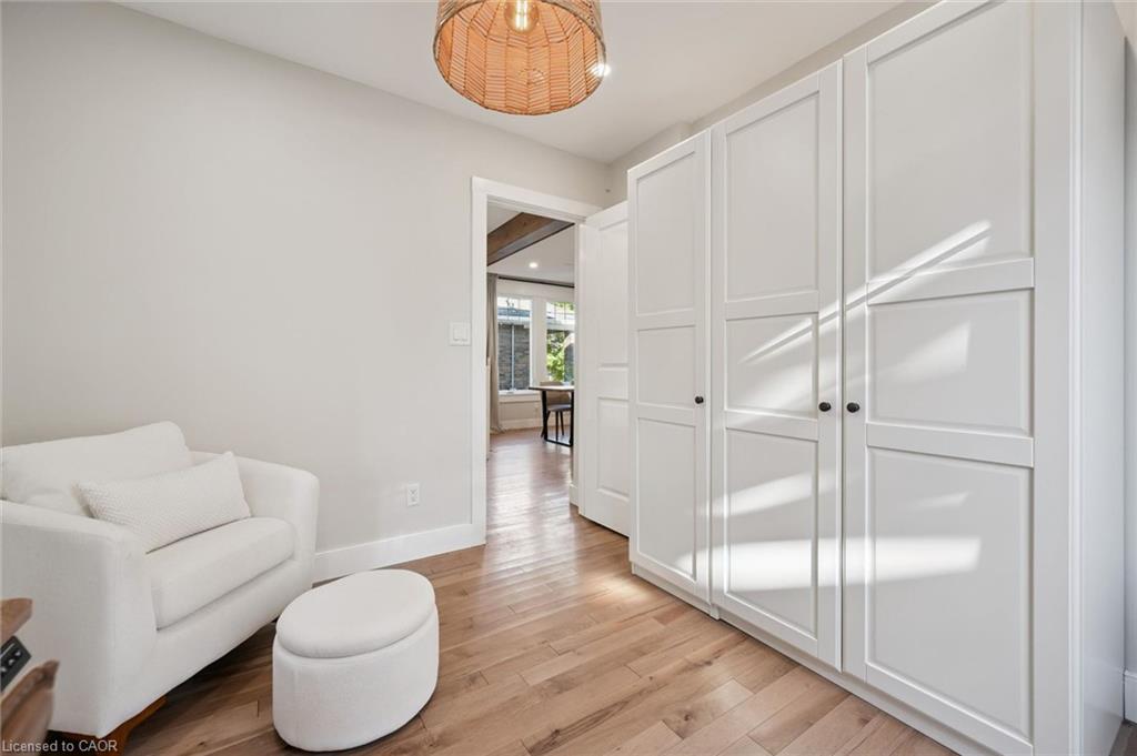 31 James Street W Property Photo 18