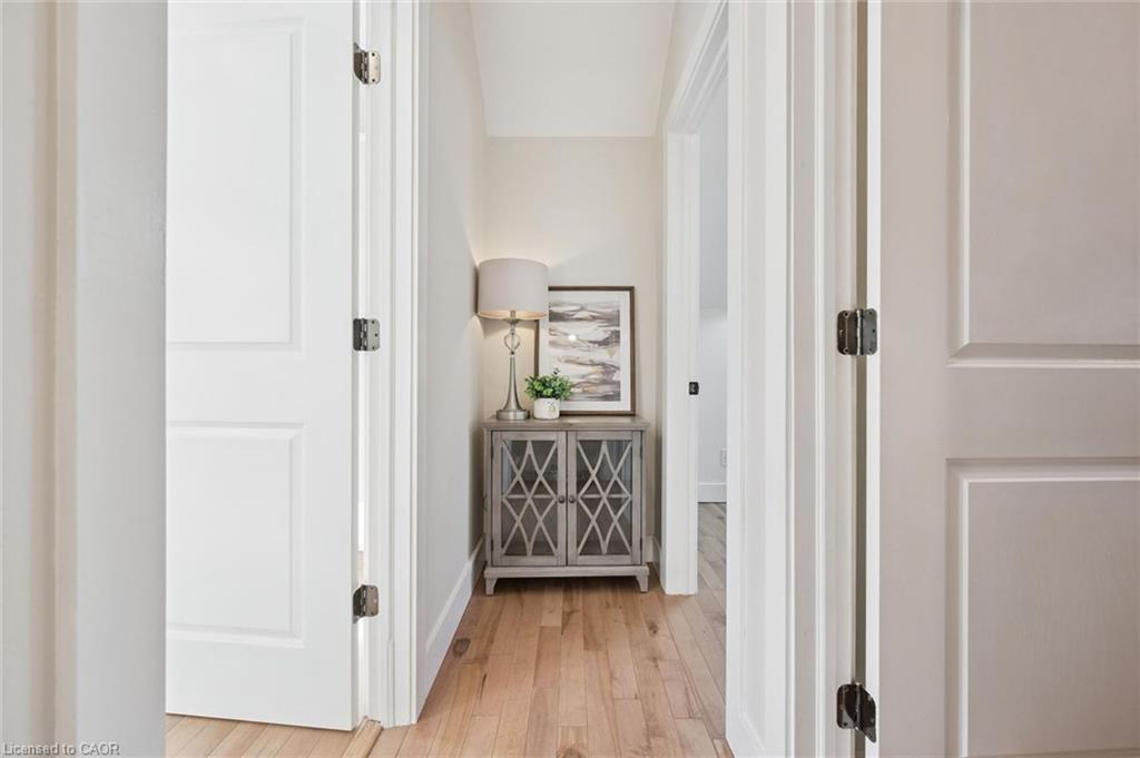 31 James Street W Property Photo 19