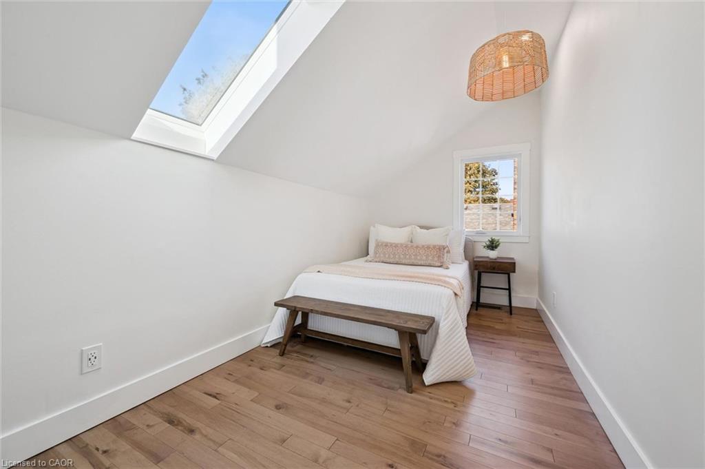 31 James Street W Property Photo 23