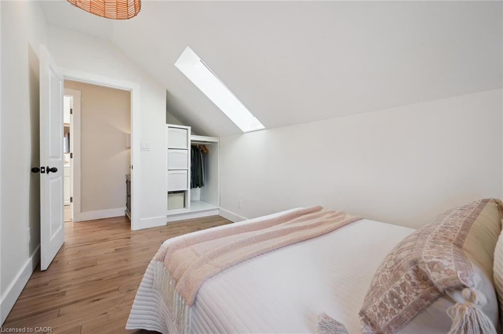 31 James Street W Property Photo 24