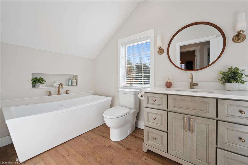 31 James Street W Property Photo 25