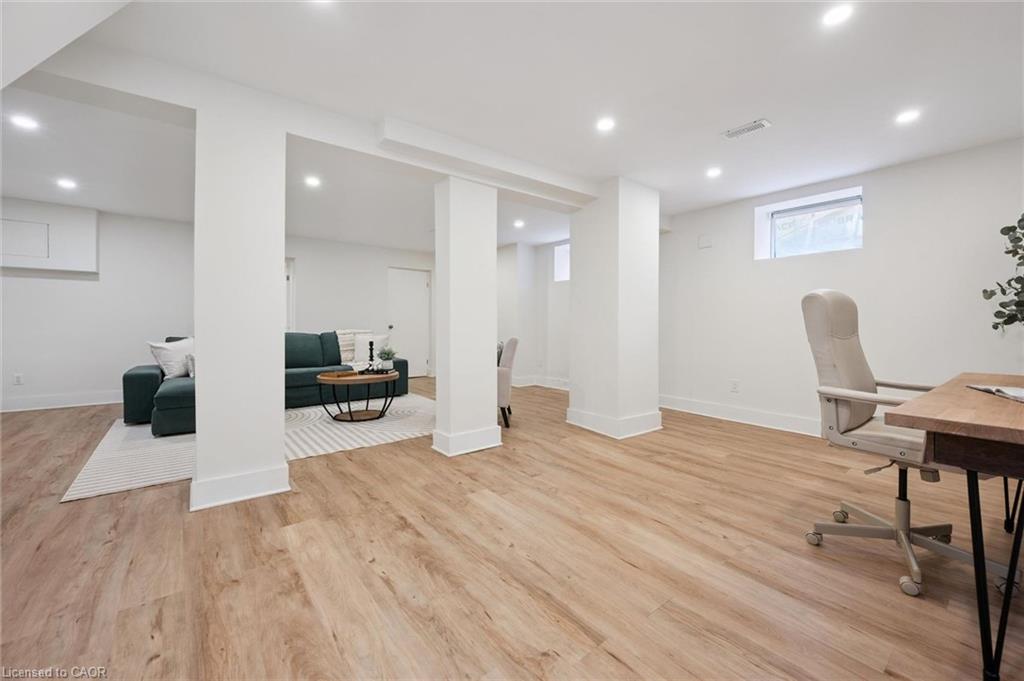 31 James Street W Property Photo 28