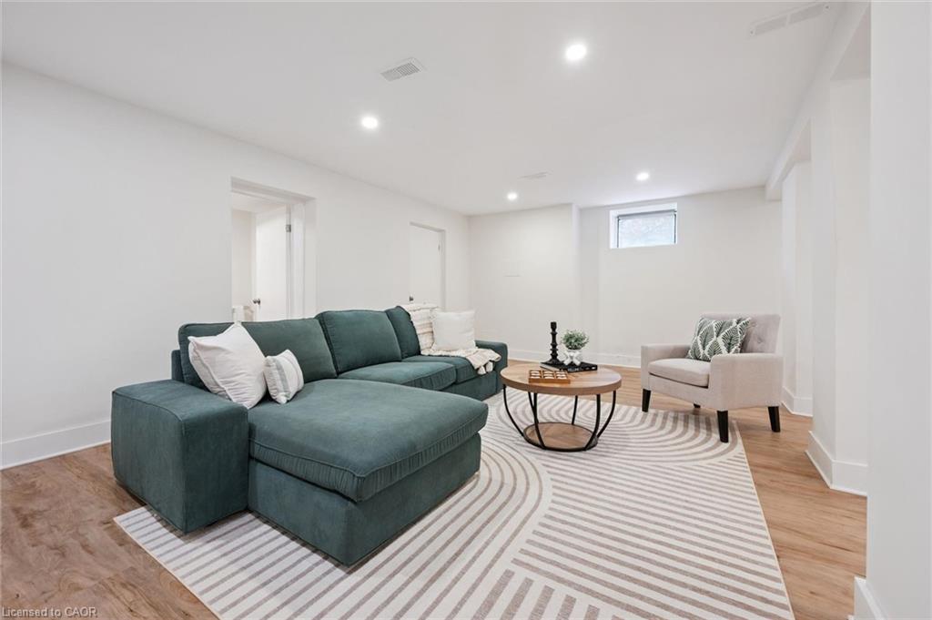 31 James Street W Property Photo 29
