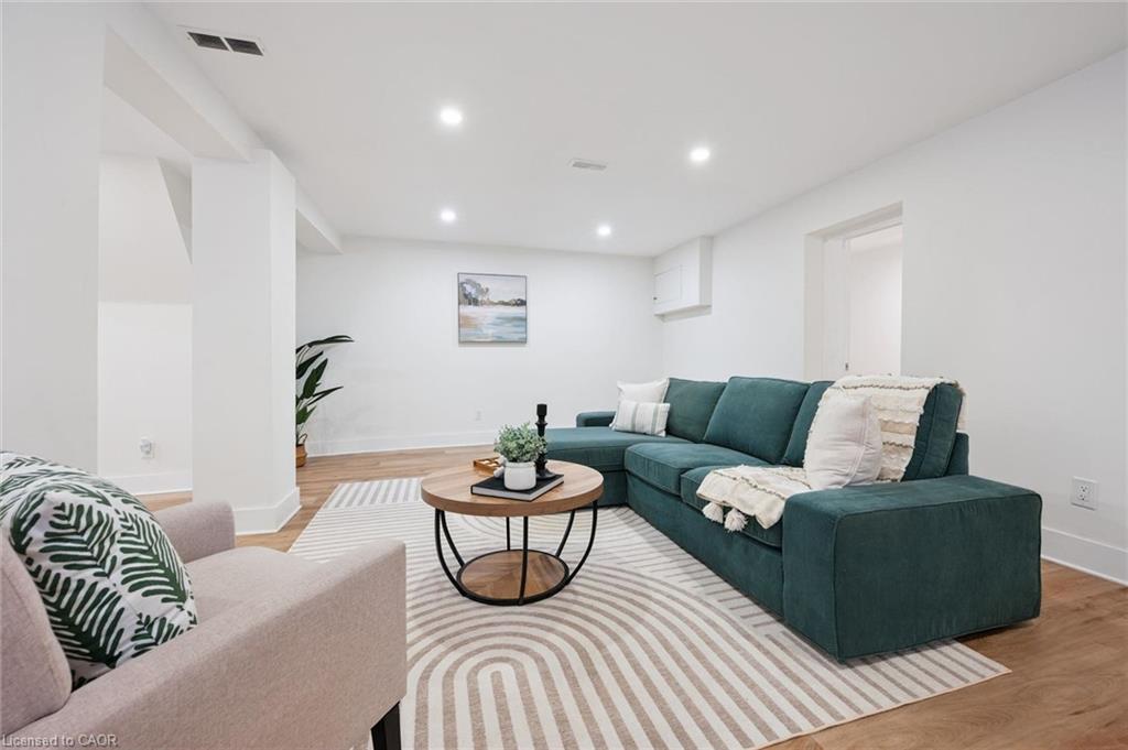31 James Street W Property Photo 30