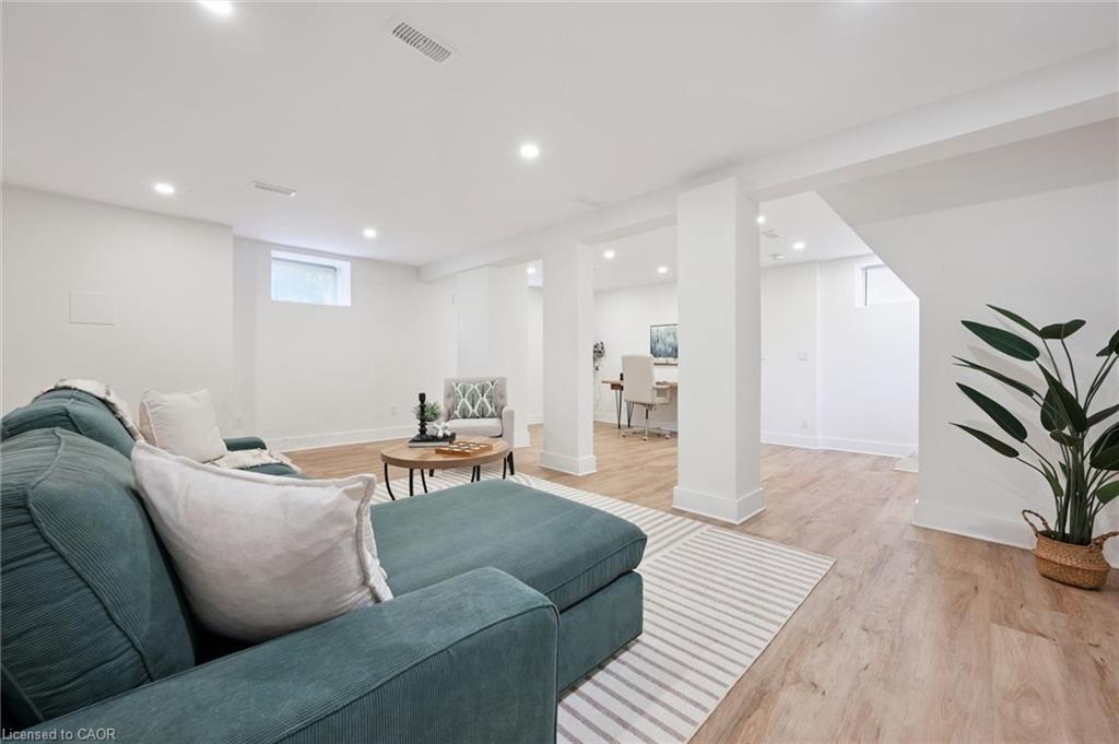 31 James Street W Property Photo 31
