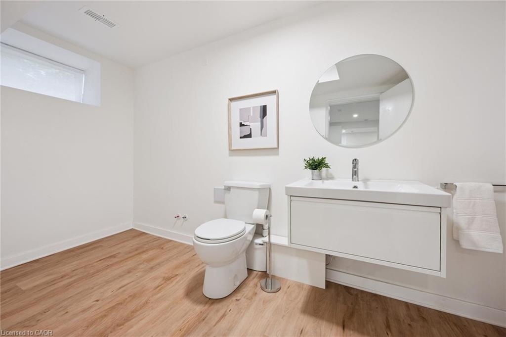 31 James Street W Property Photo 32