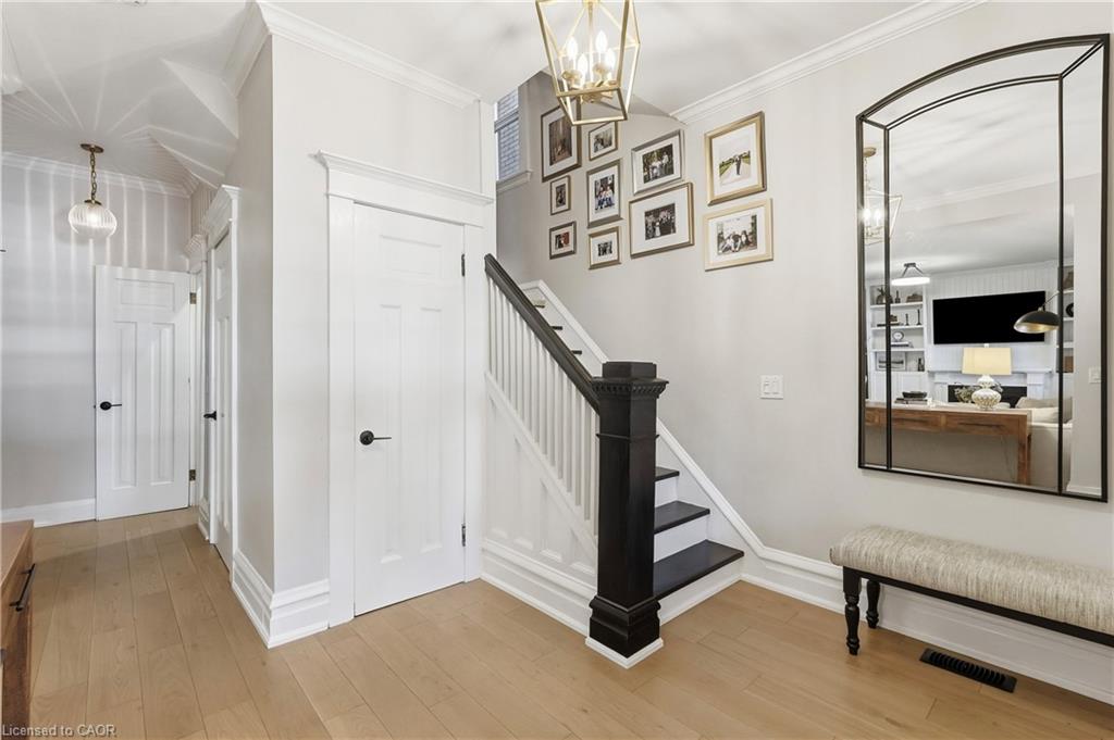 25 Fairholt Road S Property Photo 3