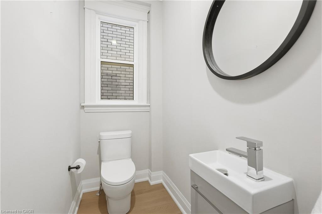 25 Fairholt Road S Property Photo 11