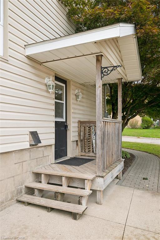 195 Victoria Avenue S Property Photo 3