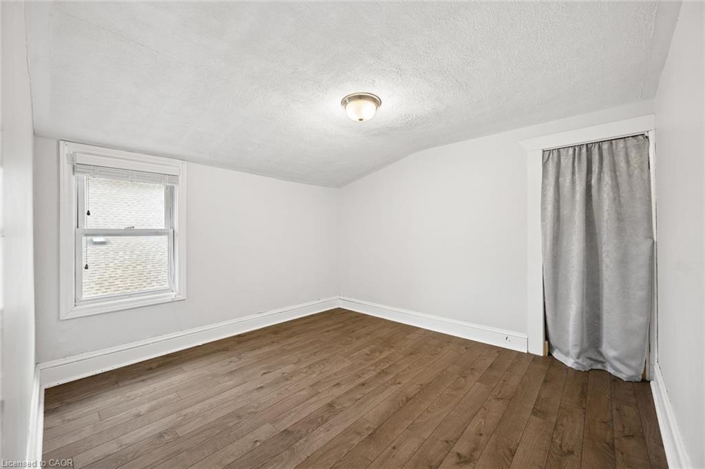 195 Victoria Avenue S Property Photo 20