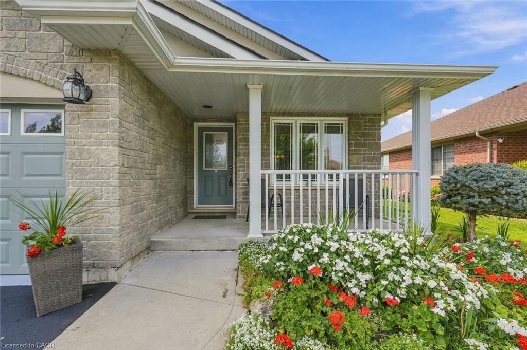 26 Leslie Street Property Photo 5