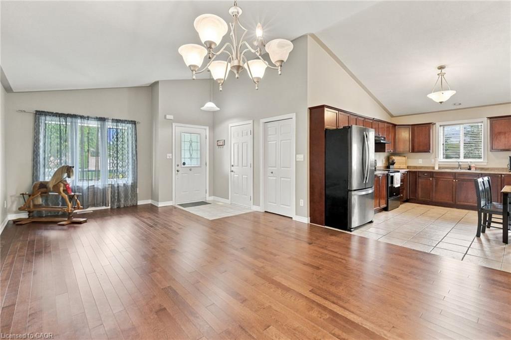 26 Leslie Street Property Photo 8