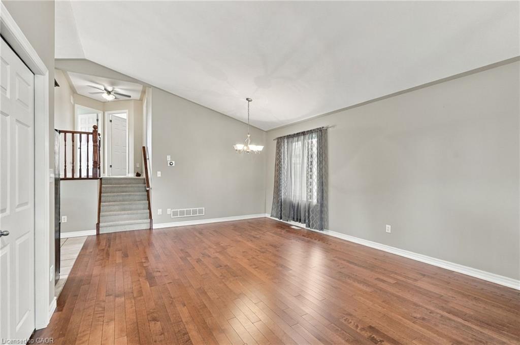26 Leslie Street Property Photo 9