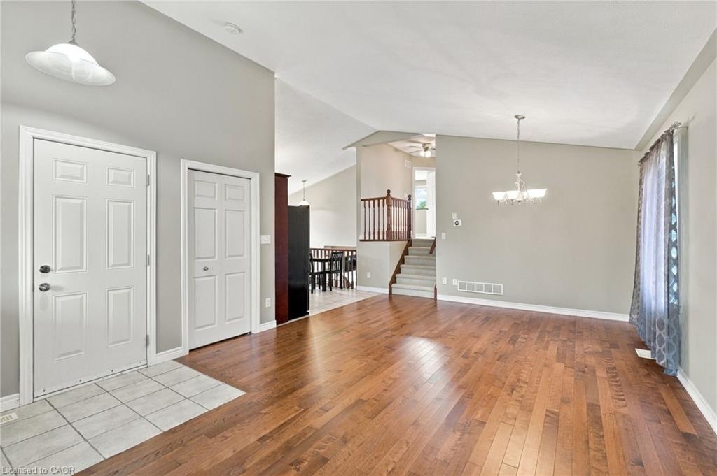 26 Leslie Street Property Photo 10