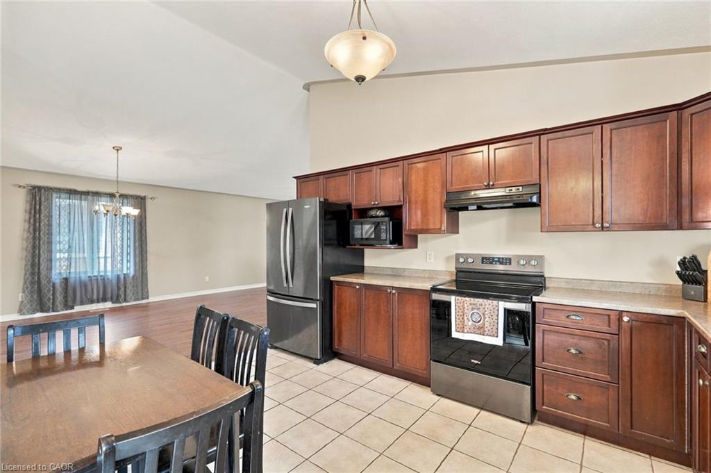 26 Leslie Street Property Photo 12