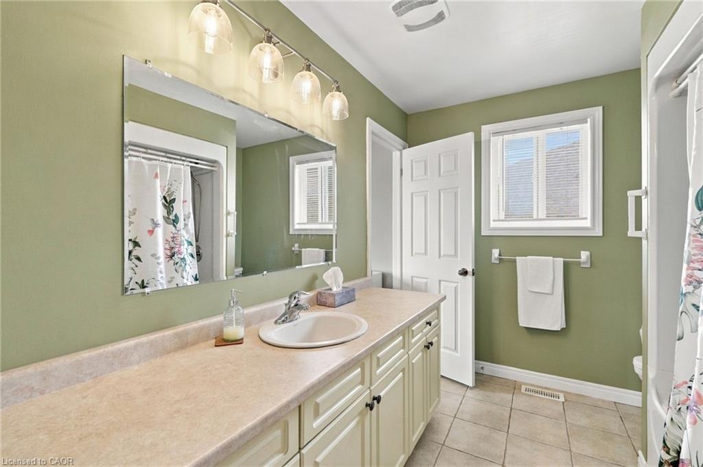 26 Leslie Street Property Photo 21