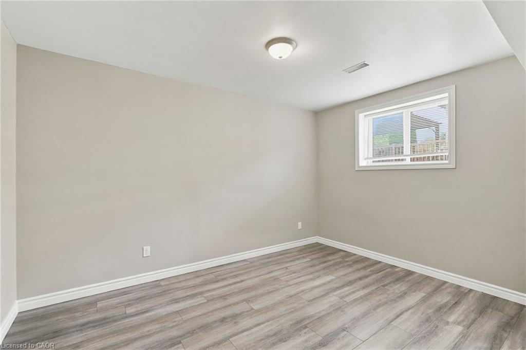 26 Leslie Street Property Photo 24