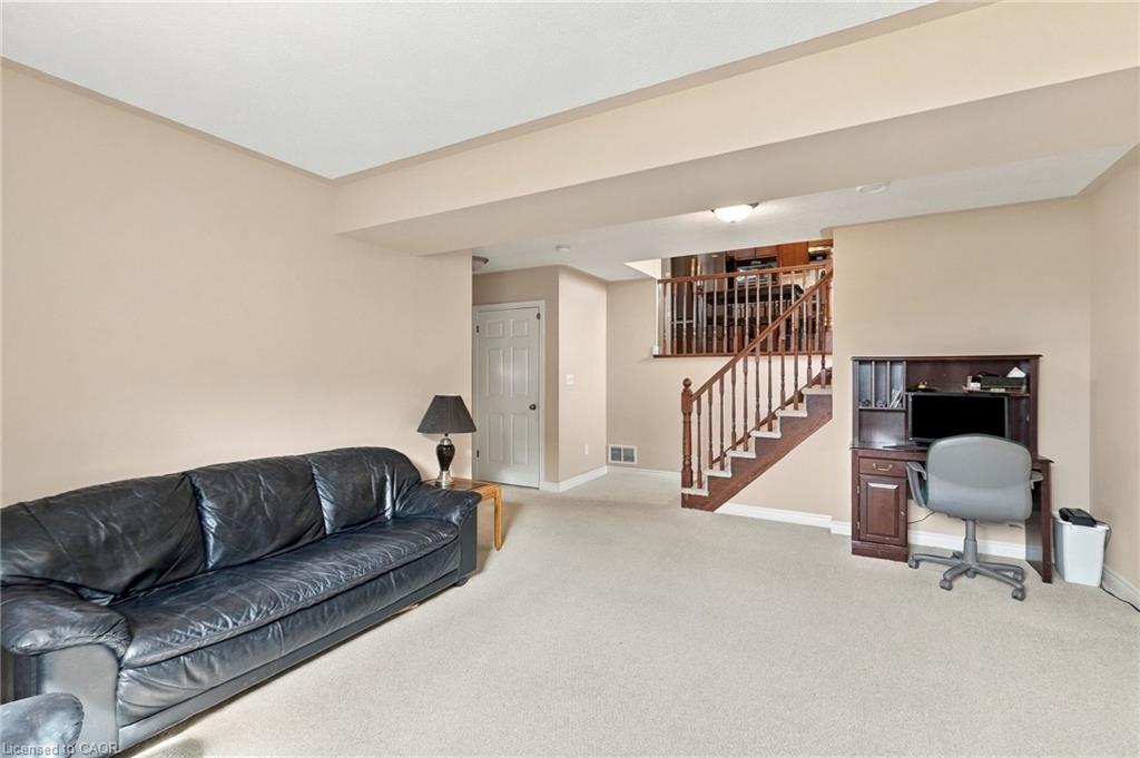 26 Leslie Street Property Photo 27