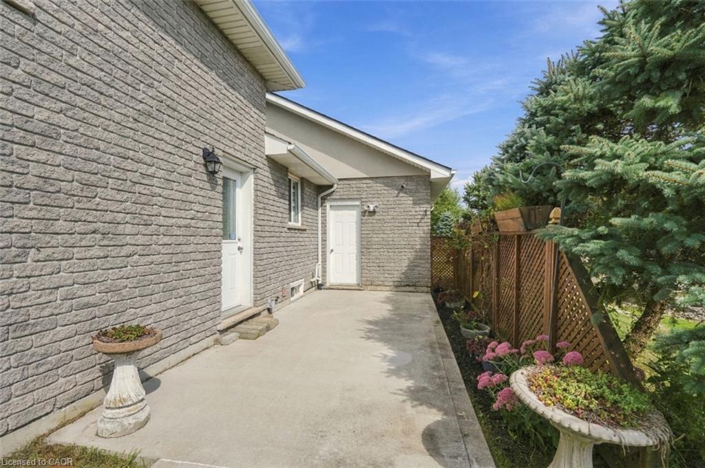 26 Leslie Street Property Photo 33